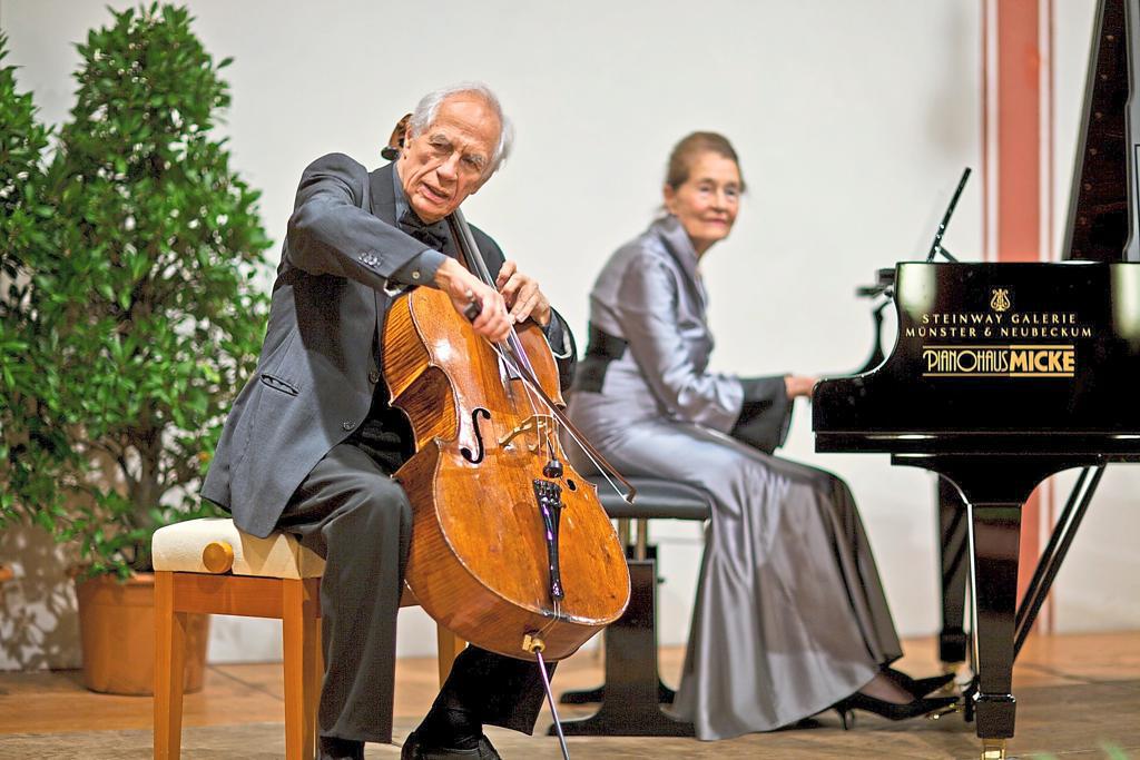 Der Violoncellisten Wolfgang Boettcher und die Pianistin Ursula Trede-Boettcher, langjährige Freunde der Warendorfer Galeriekonzerte, haben diese exquisite Reihe mit ihrer Musizierkunst um eine inspirierende Facette bereichert.